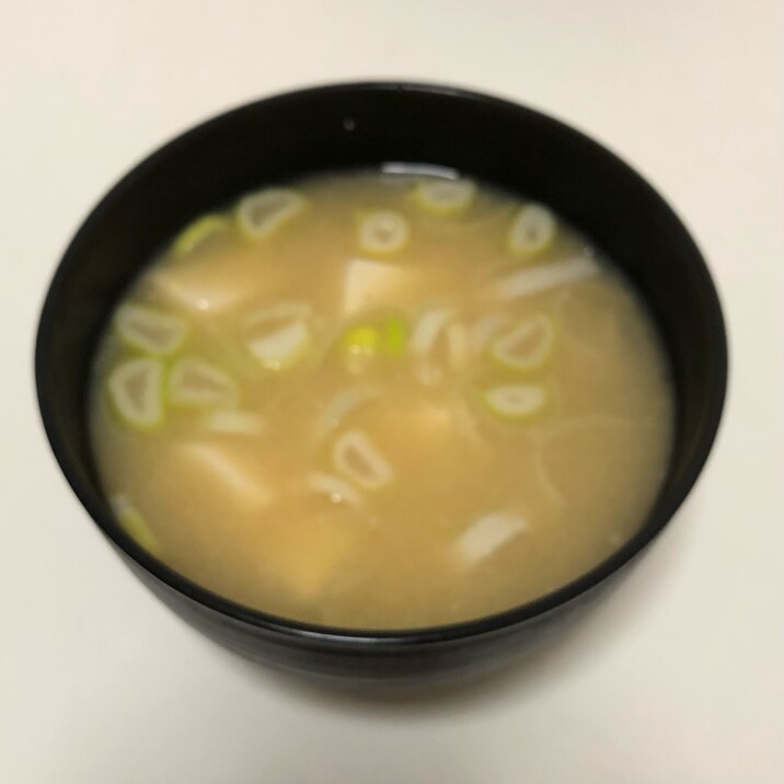 絹ごし豆腐とネギのお味噌汁♪